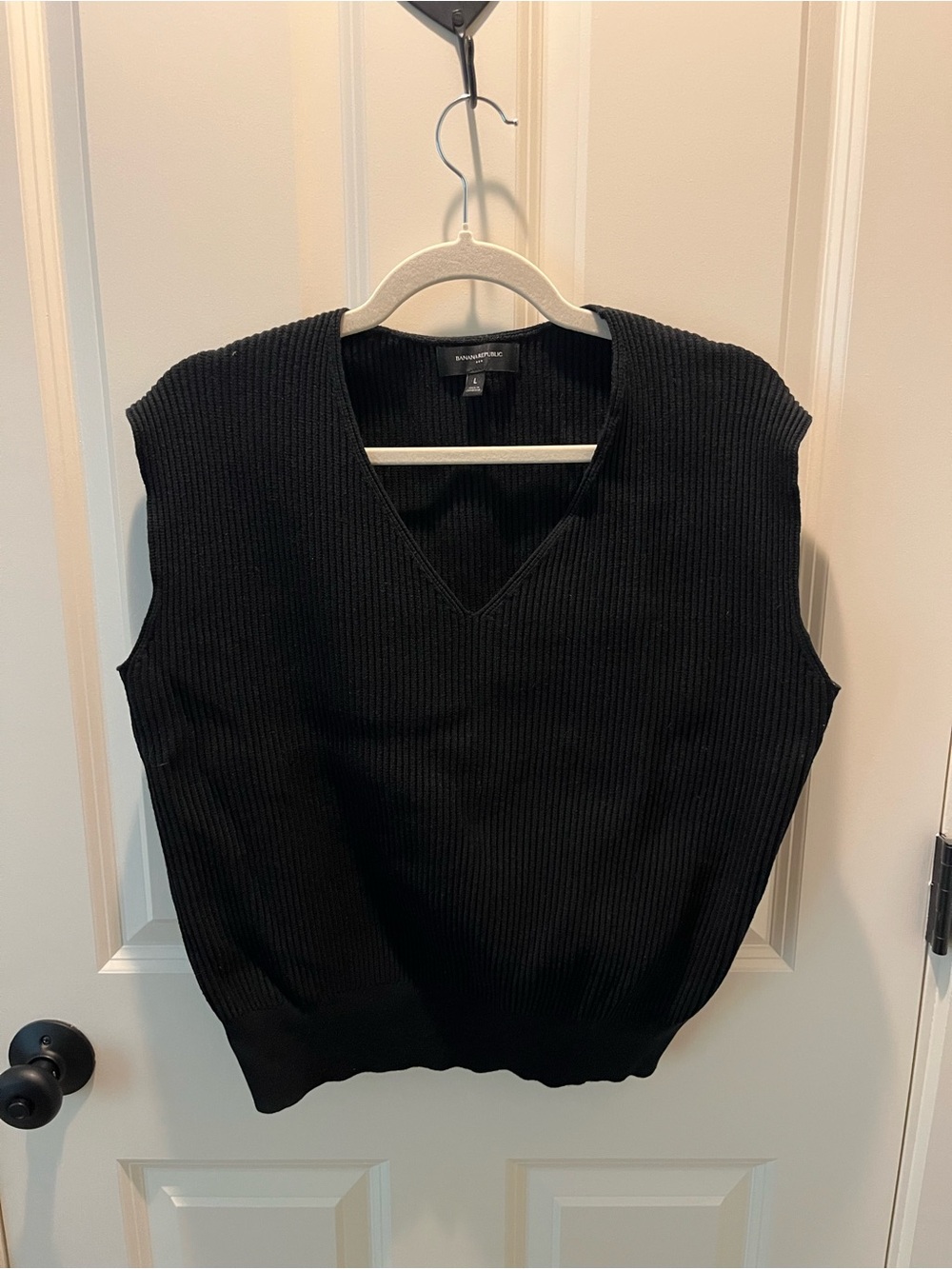 Banana Republic Black Ribbed V-Neck Sleeveless Sweater Vest